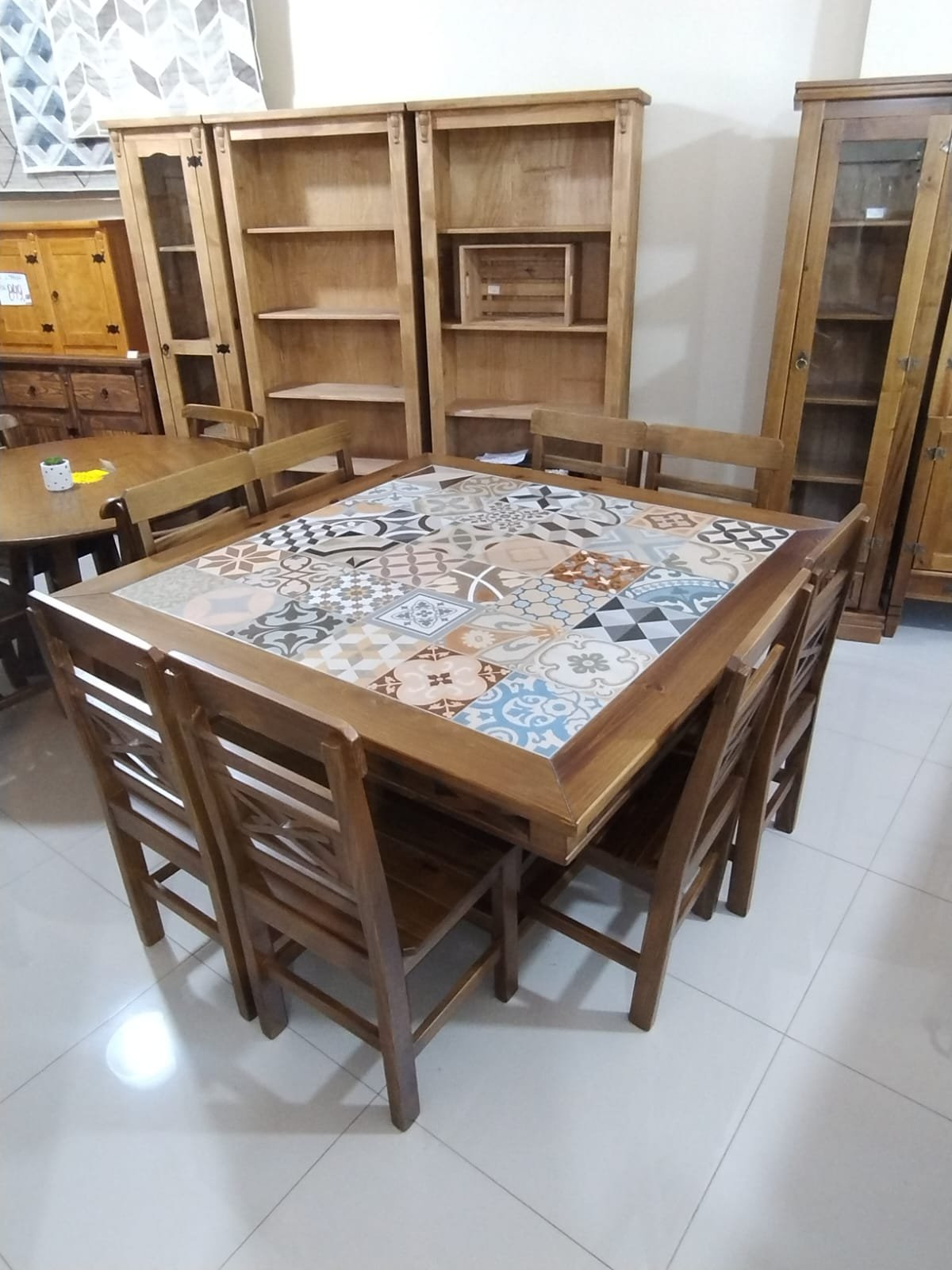Móvel da categoria Mesas